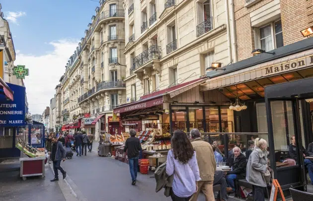 paris weather streets in the summer