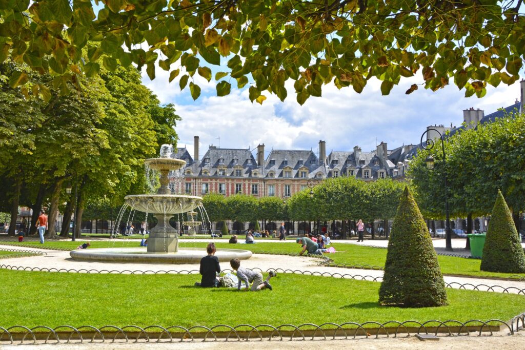 parigi place des vosges marais hd