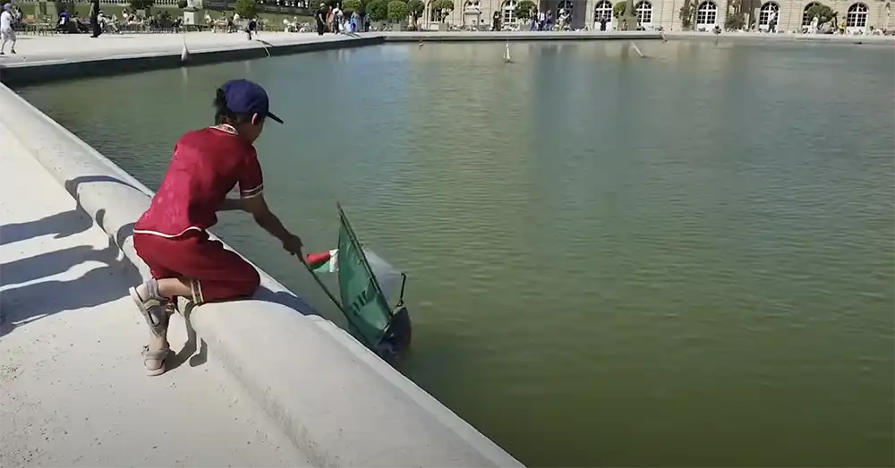 paris sailboat pond