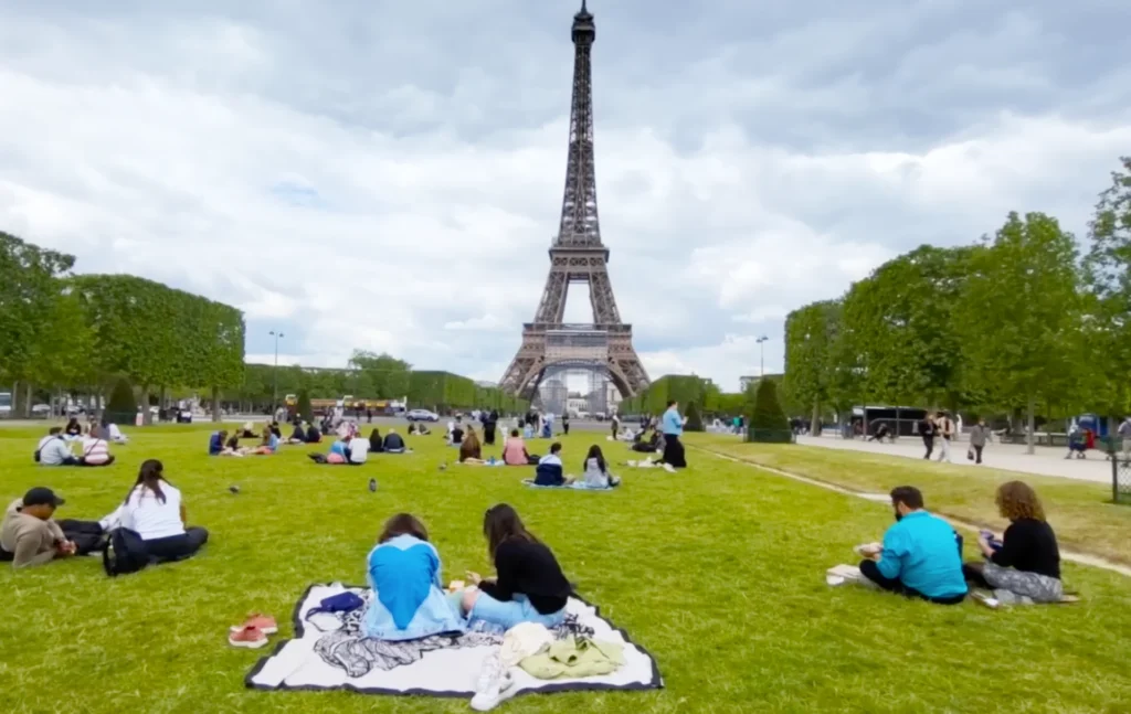 Picnic Eiffel Tower
