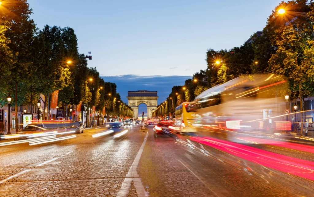 Paris to Versailles Transport Options: Train, Bus & Other Ways to Get There 6 Paris traffic at night